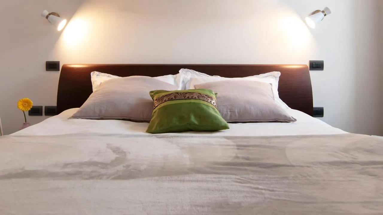 Al Nifontano B&B - Ideal For Family Or Couples - 2 Rooms - Lakeview Varese 0*,  Itália