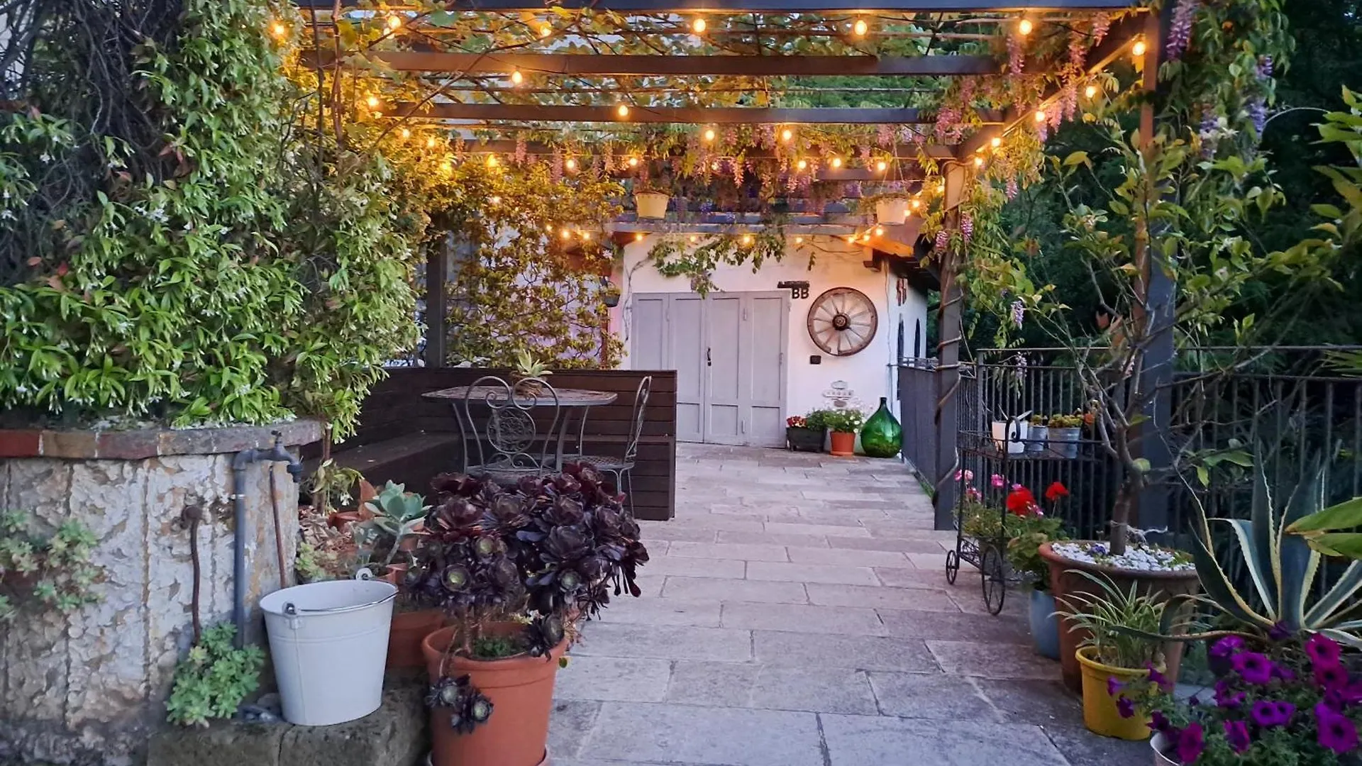 Al Nifontano B&B - Ideal For Family Or Couples - 2 Rooms - Lakeview Varese 0*,  Itália